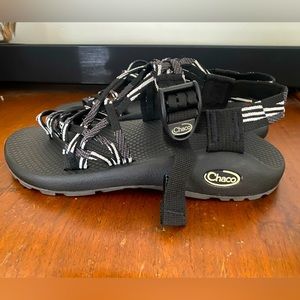 Chaco ZX/3 Women’s Sport Sandals Scatter Black & White size 7- like new